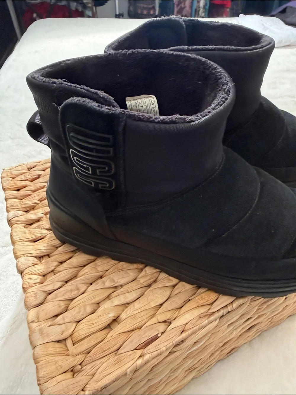 UGG Classic Klamath Mini Waterproof Puffer Suede Black Boots Size 10